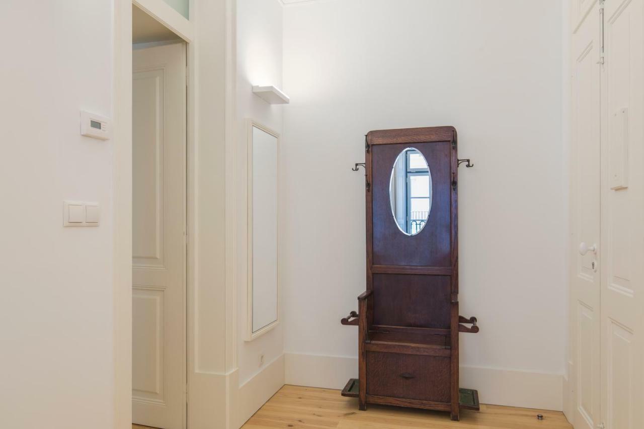 Charming 2 Bedroom Apartment In Baixa Chiado Lisbon Exterior photo